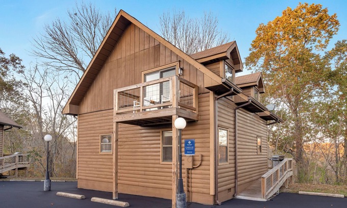 Celina Cabin | Stunning 4 Bedroom Chalet .5 Miles from Dale Hollow Lake