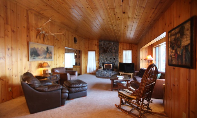 Jackson House | Stunning 4BR, 3BT - Available for 7+ nights upon approval.