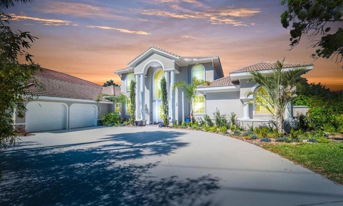 Ormond Beach House | Stunning 4BR Luxurious Home on River!