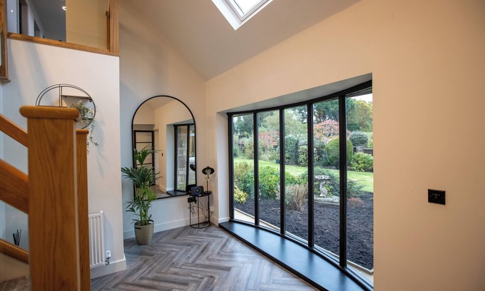 Rochdale House | Stunning 5-Bedroom Retreat with Bar, Hot Tub, and Expansive Garden