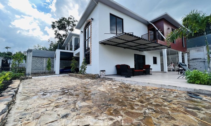 Bouvet Island House | Stunning 5 bedroom house all ensuite with a beautiful pool and backyard.