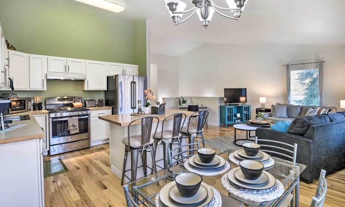 Russian Jack Park House | Stunning Anchorage Townhome ~ 5 Mi to Dtwn!