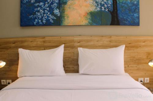 Cikarang Apartment | Stunning and Comfortable 1BR Apartment Mustika Golf Residence By Travelio