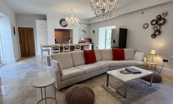 Holworth Villa | Stunning and luxurious Manor House holiday home
