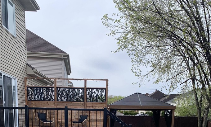 Vaudreuil House | Stunning and spacious house with Spa+ Heated Pool!