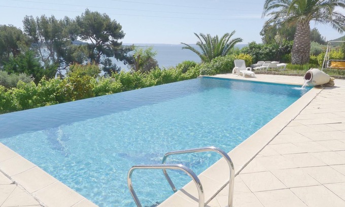 Istres Apartment | Stunning apartment in ISTRES with WiFi