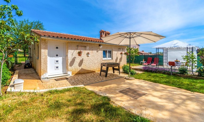 Sikici Apartment | Stunning apartment in Pula with WiFi