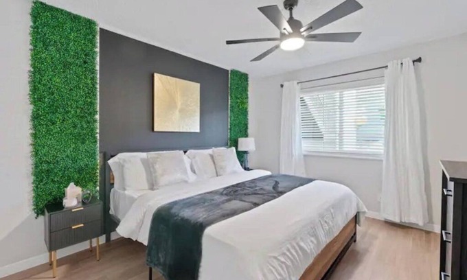 West Campus Apartment | Stunning Area! King Suite, Balcony & Free Parking– Next to UT