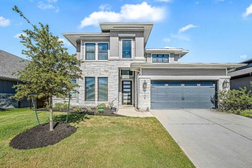 Austin House | Stunning Austin Home with Office and Yard