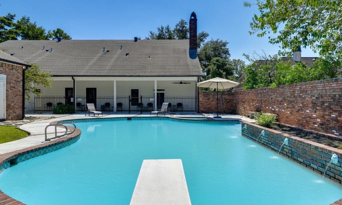 Broadmoor House | Stunning Baton Rouge Home with Pool Near LSU!