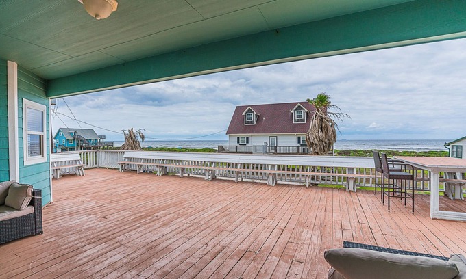 Surfside Beach House | Stunning beach views-100 steps to beach-Huge deck