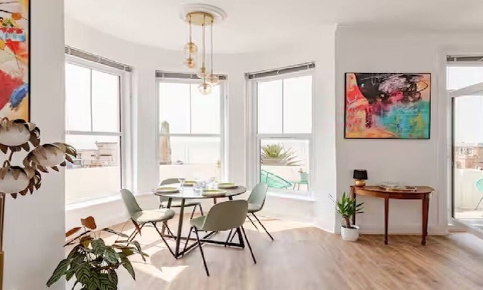 Bexhill-on-Sea Apartment | Stunning Beachfront Apartment