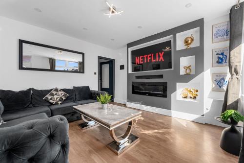 Bolton House | Stunning Bolton Abode - Sleeps 6 - Games Room & Free Parking