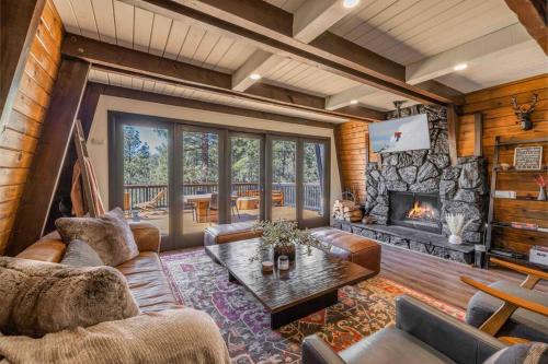 Whispering Forest House | Stunning Cabin with Private Deck