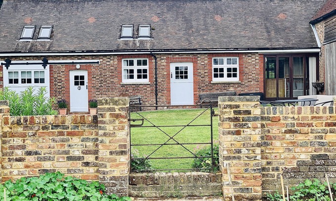 Uckfield House | Stunning converted barn set in 80 acres of glorious English countryside
