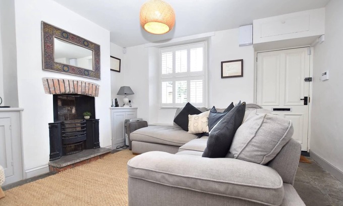 Somerton Cottage | Stunning Cottage in Idyllic Somerset Town