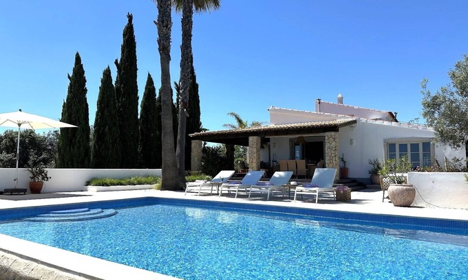 Charneca Villa | Stunning countryside 4 bed, 4 bath villa with heatable pool. Amazing views.