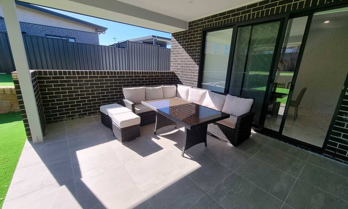 Taylor House | Stunning Double Storey House With 5 Bedrooms