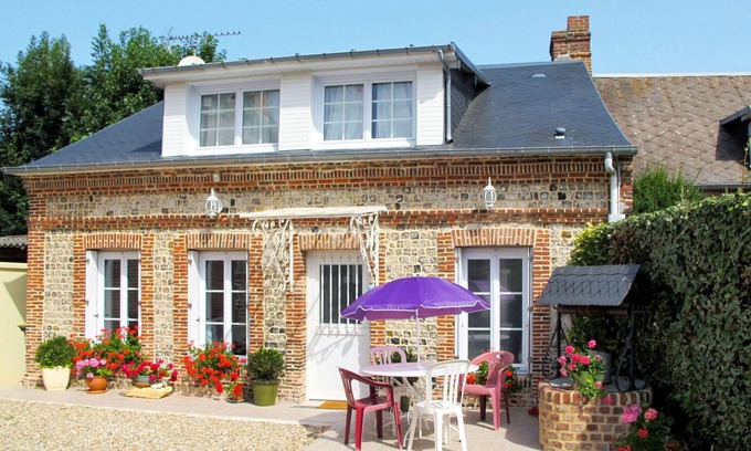 Saint-Pierre-en-Port House | Stunning private villa for 4 people with TV and parking