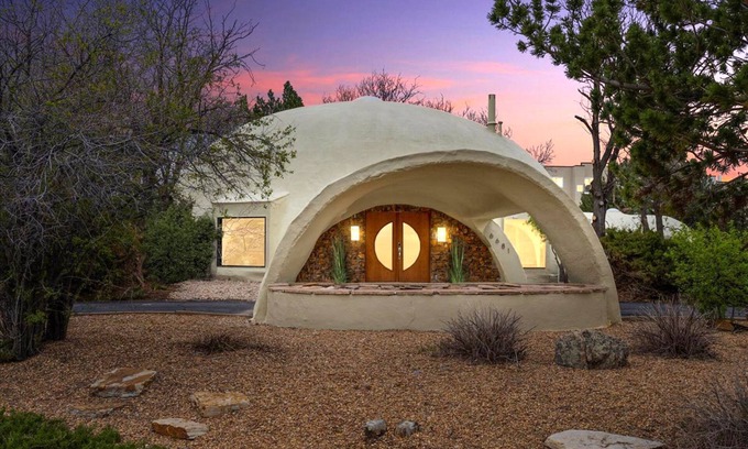 Centennial House | Stunning geodome with Indoor Pool and Hot Tub! Minutes from the heart of Denver.