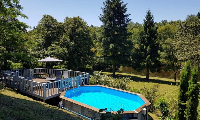 Abjat-sur-Bandiat Ski Chalet | Stunning Gite, with private swimming pool and 2.75 acre fishing lake