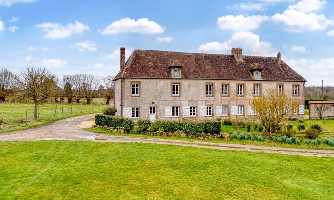 Les Baux-de-Breteuil House | Stunning home in Les Baux de Breteuil