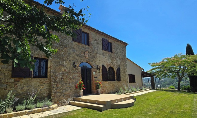 Volterra Villa | Stunning Hilltop Paradise Podere Maiano with AC!