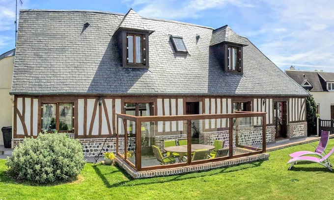 Criquetot-lʼEsneval House | Stunning home in Criquetot-l'Esneval