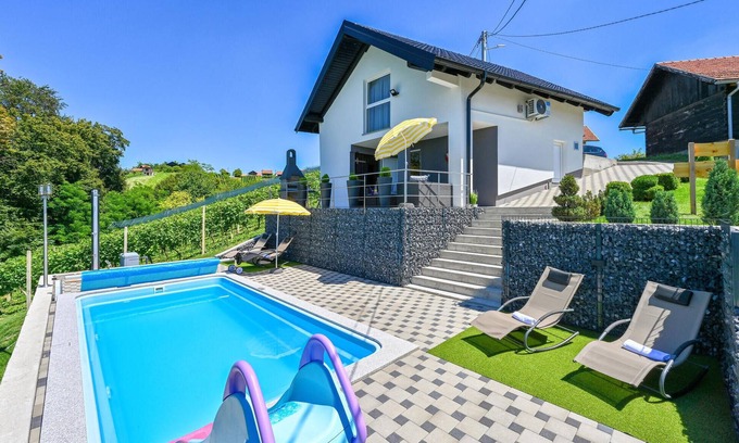 Andrasevec House | Stunning home in Andrasevec with sauna