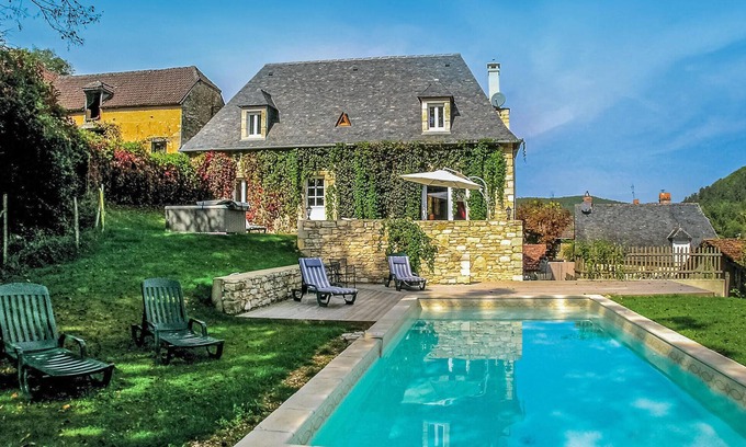 Coly House | Stunning home in Coly with WiFi