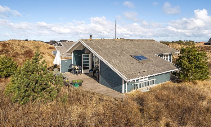 Lild Strand House | Stunning home in Frøstrup with WiFi