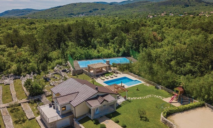 Grubine House | Stunning home in Grubine