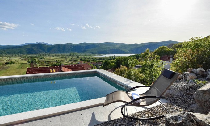 Knezovici House | Stunning home in Donji Prolozac