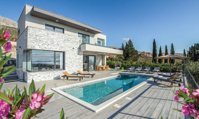 Mravince House | Stunning home in Kucine