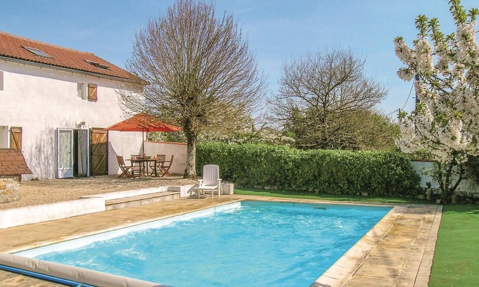 L'Hermenault House | Stunning home in L'Hermenault
