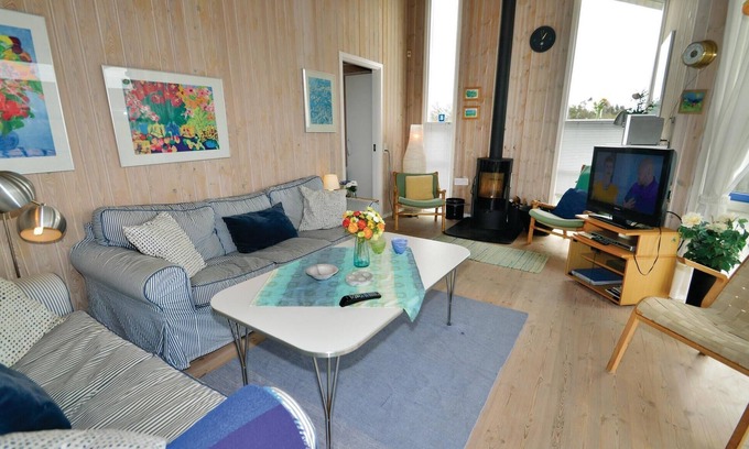 Grønhøj House | Stunning home in Løkken with kitchen