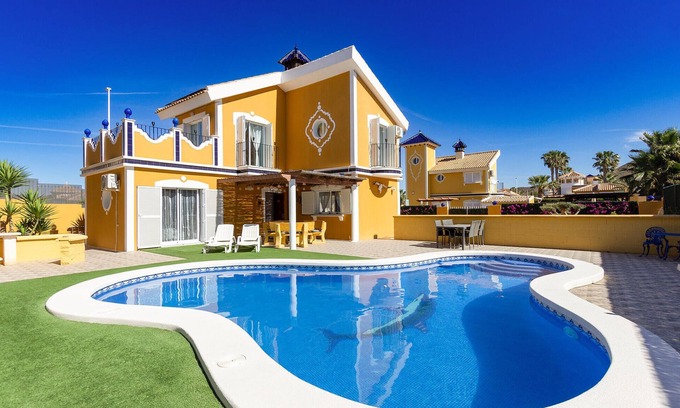 Mazarron House | Stunning home in Mazarrón with kitchen