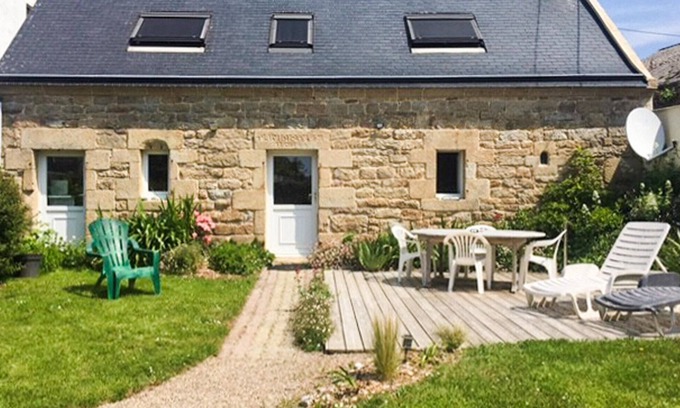 Plouhinec House | Stunning home in Plouhinec with kitchen