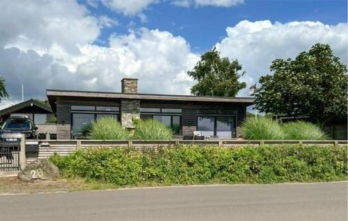 Ronde House | Stunning Home In Rønde With Wifi