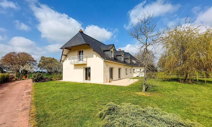 Saint-Pierre-de-Varengeville House | Stunning home in ST PAER with WiFi