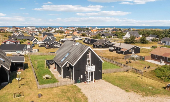 Vorupør House | Stunning home in Thisted with kitchen