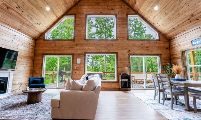 Cub Run House | Stunning Home Near Nolin Lake: Hot Tub + Fire Pit!