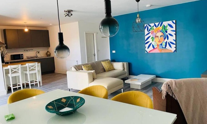 Woking Apartment | Stunning huge openplan 2Bed flat