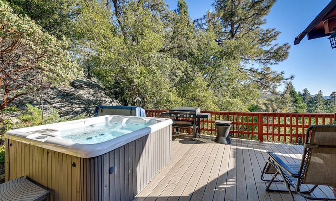 Idyllwild Cabin | Stunning Idyllwild Home w/Private Hot Tub & Decks