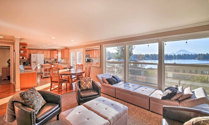 Lake Morton-Berrydale House | Stunning Kent Lake House w/Private Dock!