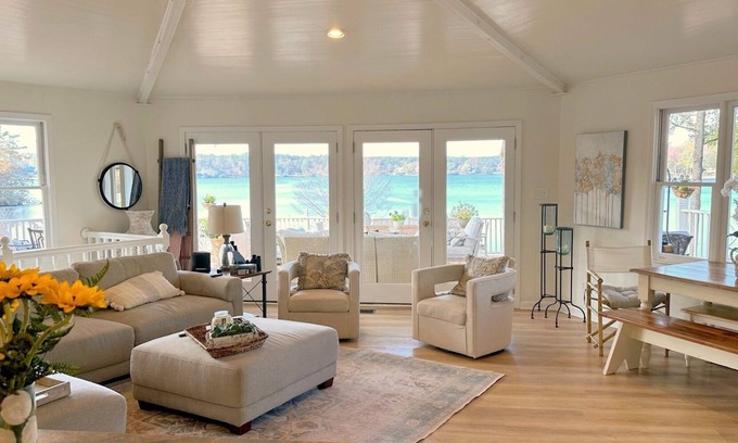 Monticello House | Stunning Lake House on Jackson Lake, huge deck, fantastic views, great sunsets