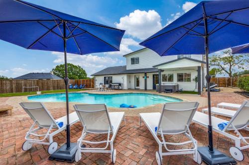 Lakewood Village House | Stunning Lake House with a Pool and Hot Tub