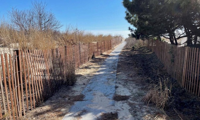 Sussex County House | Stunning Lake & Ocean Views! Spacious 5BR Townhome w/Beach Access & Parking