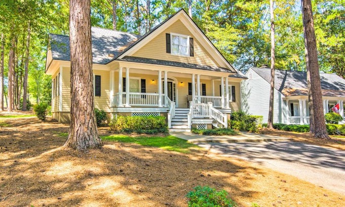 Lake Oconee House | Stunning Lake Oconee Retreat with Pool Access!