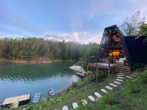 Guatape Ski Chalet | Stunning lakefront retreat, breathtaking views